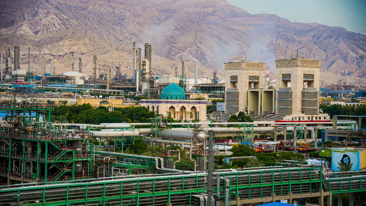 به گزارش گام اقتصادی به نقل از روابط عمومی و امور بین‌الملل پتروشیمی جم، اجرای پروژه استقرار استاندارد بین‌المللی ISO46001:2019 در راستای ایفای مسئولیت‌های اجتماعی، حفاظت از محیط زیست و حرکت به سوی توسعه پایدار، و با هدف مدیریت بهینه مصرف آب، کاهش هدررفت منابع و الگوسازی برای سایر صنایع ملی در پتروشیمی جم کلید خورد.