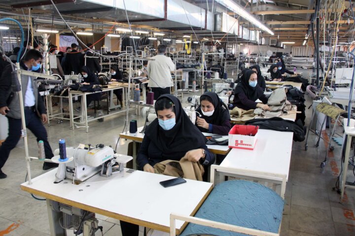 به گزارش گام اقتصادی به نقل از مهر، بررسی گزارش مرکز پژوهش‌های مجلس از پایش بخش صنعت و معدن نشان می‌دهد که در مردادماه سال ۱۴۰۴، شاخص تولید نسبت به ماه مشابه سال قبل افزایش ۱/۶ درصدی و شاخص فروش کاهش منفی ۱/۶ درصدی را تجربه کرده اند، همچنین نسبت به ماه قبل شاخص تولید و فروش به ترتیب افزایش ۷/۱ و ۴/۴ درصدی داشته اند.