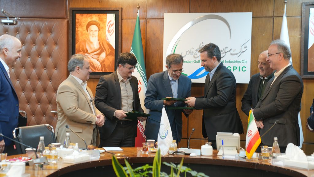 به گزارش گام اقتصادی: با امضای  تفاهمنامه همکاری شرکت‌های عملیات غیرصنعتی پازارگاد و ماهشهر با  جهاد دانشگاهی کشور ، به زودی خدمات آموزشی و توانمندسازی شغلی و ارتقای مهارت‌های فنی و حرفه‌‎ای در قالب پترو کارت به کارکنان و خانواده‌های کارکنان صنعت پتروشیمی ارائه خواهد شد.