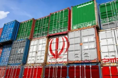 به گزارش گام اقتصادی: محمد دبیری در گفت‌وگو با خبرنگار سازمان توسعه تجارت ایران گفت: معرفی الگوهای موفق صادراتی و نمایش مسیرهای موفق برای سایر فعالان صادراتی برای سایر فعالان اقتصادی نقشه راه ترسیم می‌کند آن هم در شرایطی که صادرکنندگان با مشکلات داخلی و خارجی روبرو هستند.