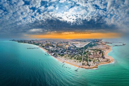 به گزارش گام اقتصادی: دبیرکل رویداد و بنیان‌گذار بوت‌کمپ‌های سرمایه‌گذاری با اعلام این خبر گفت: «با مذاکراتی که با بزرگ‌ترین هلدینگ سرمایه‌گذاری عراق، یعنی هلدان تولو، انجام شد، توافق گردید از ظرفیت‌های شرکت فارکس سیتی پرو (Forex City Pro) برای افزایش اعتماد و اعتبار فعالان ایرانی در بازارهای مالی جهانی استفاده شود.»