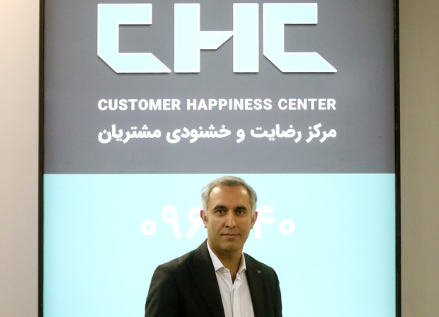 به گزارش گام اقتصادی به نقل از ایکوپرس- مزدک زرین‌بخش در حاشیه برگزاری نمایشگاه خودرو تبریز افزود: ری‌را تنها یک محصول نیست، بلکه نشان‌دهنده تحول فرهنگی در نگاه ایران‌خودرو به رضایت و خشنودی مشتریان است؛ حرکتی از رویکرد سنتی تولیدمحور به سمت کیفیت‌گرایی و مشتری‌مداری پایدار. در این تحول، مرکز رضایت و خشنودی مشتریان نقش محوری ایفا کرده و با ایجاد پلی مستقیم بین بازخوردهای میدانی مالکان و تصمیم‌سازان فنی، مسیر توسعه و بهبود ری‌را را بر اساس تجربه واقعی مشتری هدایت کرده است.