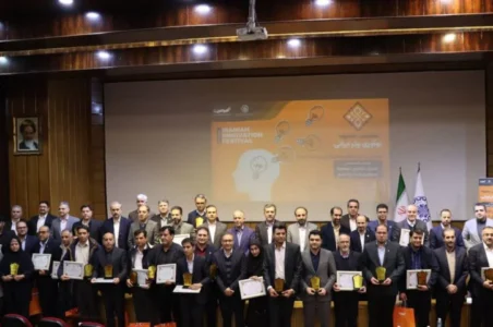 به گزارش گام اقتصادی به نقل از روابط‌عمومی و امور بین‌الملل پتروشیمی جم، آیین اختتامیه نهمین جشنواره نوآوری برتر ایرانی روز ۳۰ شهریور ۱۴۰۴ با حضور اعضای کمیته جشنواره و معاونت برنامه‌ریزی وزارت صمت در سالن همایش دانشکده مهندسی انرژی دانشگاه صنعتی شریف تهران برگزار شد و پتروشیمی جم بار دیگر با ارائه اختراع یکی از محققین پرتلاش و متعهد واحد پژوهش و فناوری موفق به دریافت لوح زرین و گواهینامه نوآوری برتر ایرانی شد.