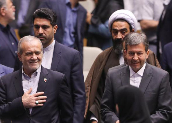 به گزارش گام اقتصادی: استاندار اصفهان روز گذشته میزبان رئیس‌جمهور، هیأت همراه، مدیران، پژوهشگران، محققان، مهارت‌ورزان، صاحب‌نظران و به‌ویژه خیرین مدرسه‌ساز از سراسر کشور بود و توانست با یک مدیریت مشارکتی و حساب‌شده که حاصل جایگاه مردم‌محور او در اصفهان است، انسجام و هماهنگی استان را به نمایش گذاشته و اصفهان را از جنبه های متعدد سرافراز کند.