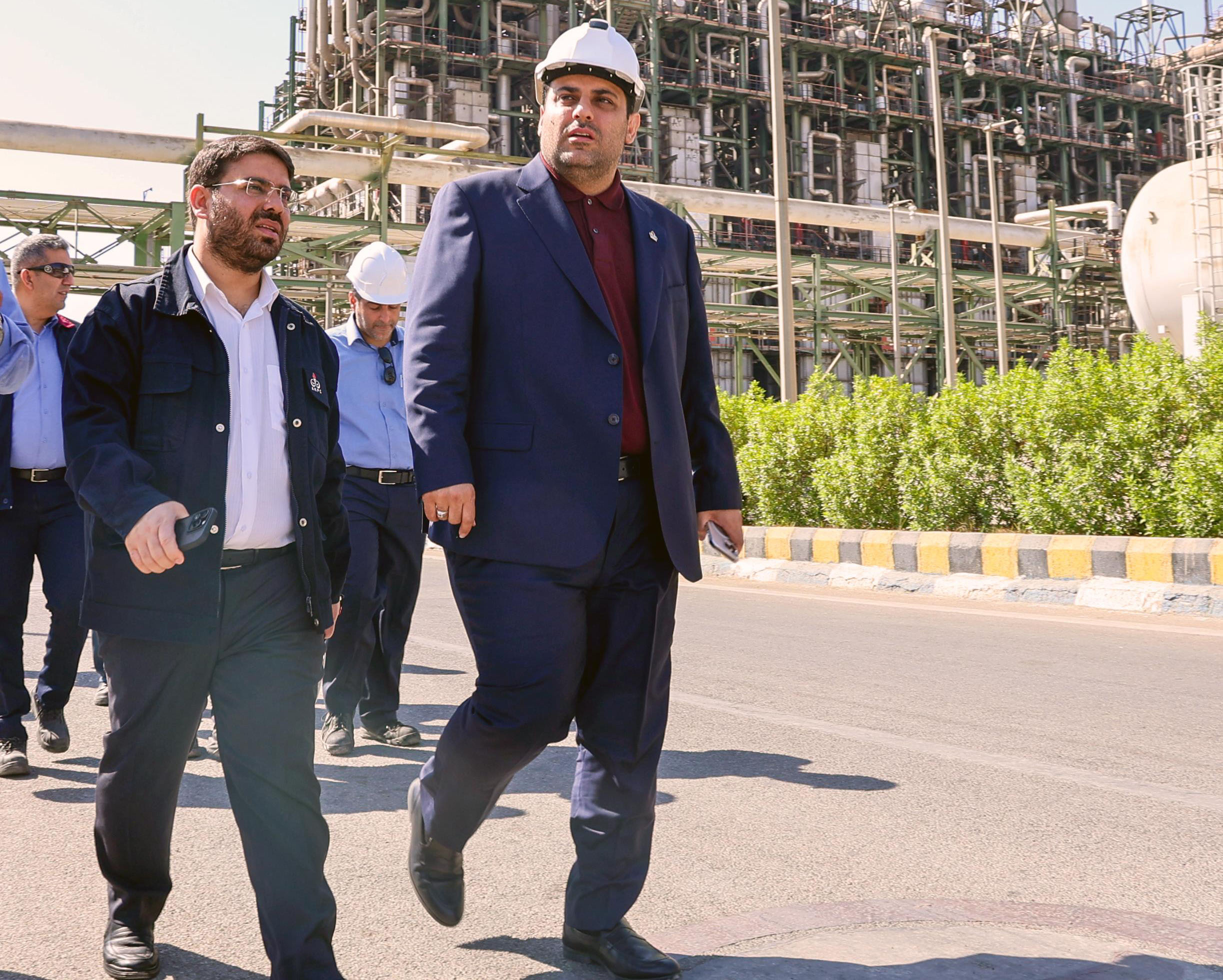 به گزارش گام اقتصادی به نقل از روابط عمومی و امور بین‌الملل پتروشیمی امیرکبیر، مهندس حسام خوشبین‌فر سرپرست این شرکت، با هدف بررسی آخرین وضعیت تولید و روند فعالیت واحدهای مختلف، از بخش‌های گوناگون مجتمع بازدید به‌عمل آورد.