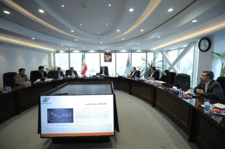 به گزارش گام اقتصادی: این نشست در محل ساختمان سازمان بورس و اوراق بهادار با حضور حجت‌اله صیدی، رئیس سازمان بورس و اوراق بهادار، اعضای هیئت‌مدیره و معاونان این سازمان، و هیئت‌مدیره و مدیران ارشد پتروشیمی نوری برگزار گردید.