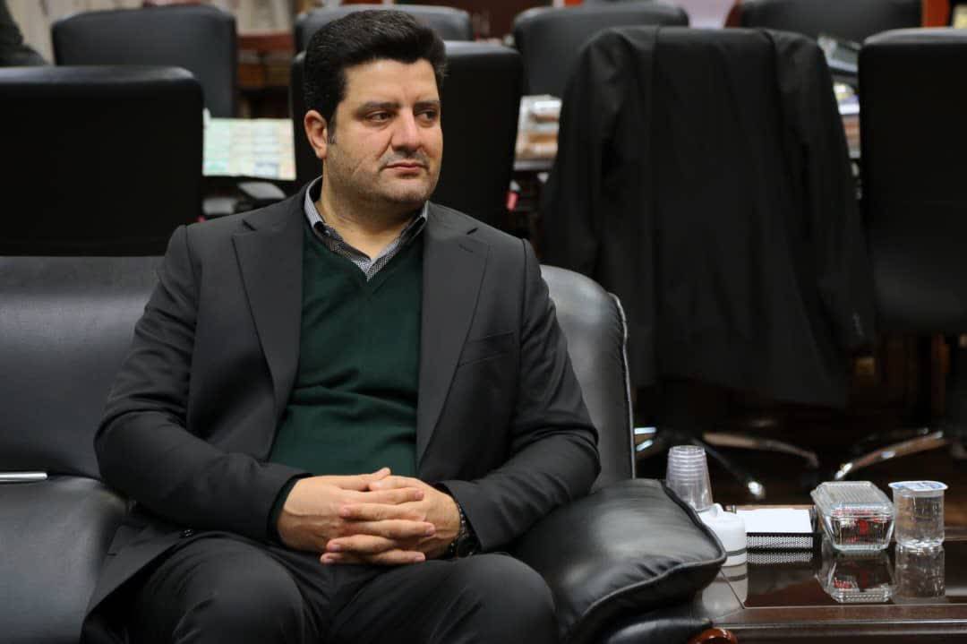 به گزارش گام اقتصادی: بر اساس این آئین‌نامه، مبنای انجام معاملات بزرگ، مناقصه عمومی اعلام شده و  این شفافیت الزامی، ضمن کاهش ریسک سوءاستفاده و تصمیمات سلیقه‌ای، اعتماد اعضای صندوق را نیز تقویت می‌کند.