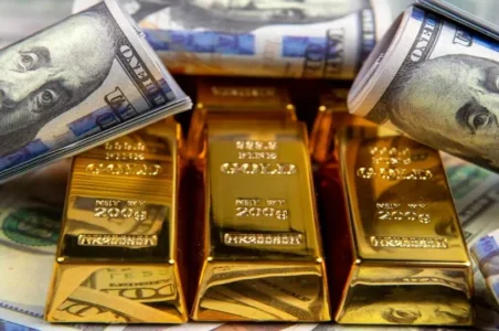 به گزارش گام اقتصادی به نقل از تسنیم، هماکنون در بازار آزاد، قیمت طلای 18عیار هر گرم 10 میلیون و 581 هزار تومان، قیمت سکه تمامبهار آزادی طرح قدیم 106 میلیون و 300 هزار تومان و قیمت سکه تمامبهار آزادی طرح جدید نیز 112 میلیون و 100 هزار تومان است.