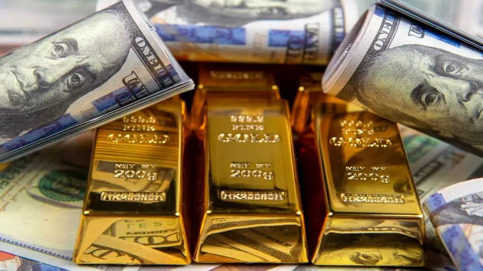  به گزارش گام اقتصادی به نقل از تسنیم، هم‌اکنون در بازار آزاد، قیمت طلای 18عیار هر گرم 10 میلیون و 581 هزار تومان، قیمت سکه تمام‌بهار آزادی طرح قدیم 106 میلیون و 300 هزار تومان و قیمت سکه تمام‌بهار آزادی طرح جدید نیز 112 میلیون و 100 هزار تومان است.