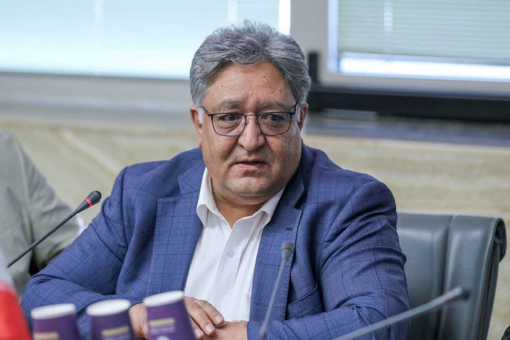 به گزارش گام اقتصادی، رئیس شورای ملی زعفران با بیان این مطلب تاکید کرد: تولید محصولات کشاورزی برای تامین مواد غذایی و توسعه صادرات، باید از شیوه سنتی به سمت دانش‌بنیانی با استاندارهای خاص ملی پیش برود و از طرفی صنایع غذایی نیز با بهره‌گیری از حمایت‌های نظام بانکی به تکنولوژی مدرن روز مجهز شود.