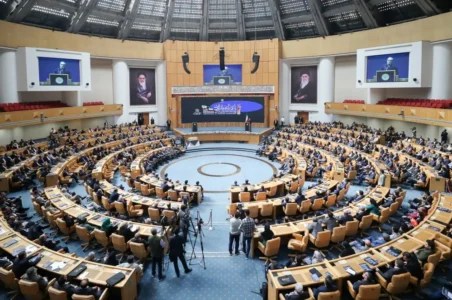 به گزارش گام اقتصادی به نقل از روابط عمومی سازمان توسعه تجارت ایران، مراسم بیست و نهمین دوره روز ملی صادرات از 46 صادرکننده در رتبهبندی صادرکننده مدال آور، صادرکننده ممتاز، صادرکننده نمونه ملی، صادرکننده شایسته تقدیر، قدردانی شد که این افراد از بین 500 صادرکننده ثبت نام شده در سامانه ارزیابی صادرکنندگان سازمان توسعه تجارت ایران انتخاب شدند. اسامی این منتخبان در ادامه آمده است: