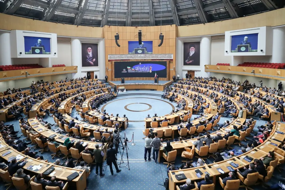 به گزارش گام اقتصادی به نقل از روابط عمومی سازمان توسعه تجارت ایران، مراسم بیست و نهمین دوره روز ملی صادرات از 46 صادرکننده در رتبه‌بندی صادرکننده مدال آور، صادرکننده ممتاز، صادرکننده نمونه ملی، صادرکننده شایسته تقدیر، قدردانی شد که این افراد از بین 500 صادرکننده ثبت نام شده در سامانه ارزیابی صادرکنندگان سازمان توسعه تجارت ایران انتخاب شدند. اسامی این منتخبان در ادامه آمده است: