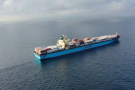 به گزارش گام اقتصادی: احسان سقایی در گفت‌وگو با خبرنگار سازمان توسعه تجارت ایران با اشاره به اهمیت گرامیداشت روز ملی صادرات، گفت: هم اکنون تاجران و صادرکنندگان، در شرایط سخت و تحریمی فعالیت و رکوردهای صادراتی قابل توجهی را ثبت کرده‌اند؛ به نظر می‌رسد صادرکنندگان موفق می‌توانند با تبادل تجربیات خود می‌تواند در روند فعالیت دیگر صادرکنندگان تاثیرگذار باشند؛ بنابراین ایجاد بانک اطلاعاتی از تجربیات صادرکنندگان می‌تواند نقشه راهی برای سایر فعالان در حوزه صادرات باشد.