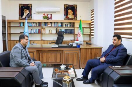 به گزارش گام اقتصادی به نقل از روابط عمومی و امور بینالملل پتروشیمی امیرکبیر، در نشست سرپرست پتروشیمی امیرکبیر با ریاست دادگستری بندر امام خمینی(ره)، خوشبینفر با تأکید بر لزوم ادای دین به ایثارگران گفت: ایثارگران بر گردن ما حق دارند و این دغدغه اصلی من بوده و نیت ما این است که تبدیل وضعیت آنها بهزودی انجام شود و هماکنون نیز در حال تأمین منابع مالی لازم برای این اقدام هستیم.