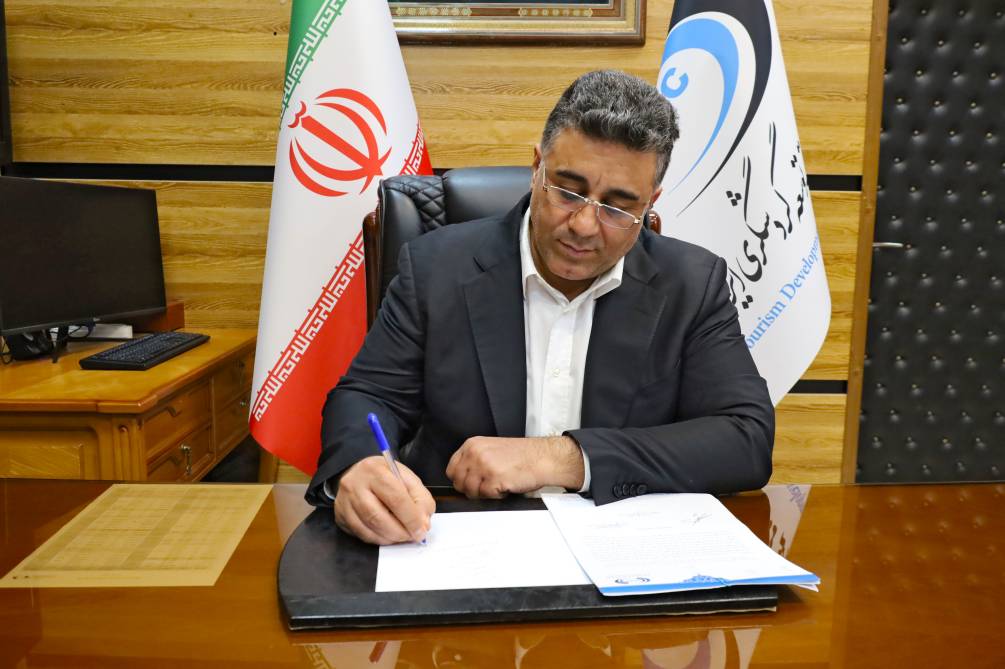 به گزارش گام اقتصادی: کامبیر قلی‌زاده، مدیرعامل شرکت توسعه  گردشگری ایران در یادداشتی عنوان کرد: گردشگری در کنار آن که یکی از ارکان حیاتی اقتصاد کشور به شمار می‌رود، در تحقق اهداف کلان‌تری مانند اشتغال‌زایی، کارآفرینی، کاهش فقر و افزایش تعاملات فرهنگی میان ملت‌ها نیز نقشی انکارناپذیر دارد.