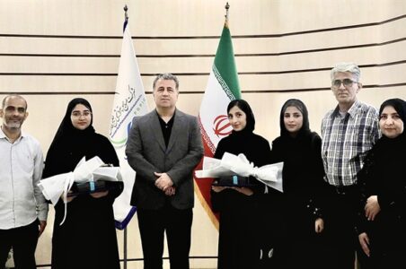 به گزارش گام اقتصادی به نقل از روابط عمومی پتروشیمی پارس؛ در نشستی صمیمی به میزبانی دکتر پهلوانی مدیر عامل شرکت پتروشیمی پارس از نخستین قبول شدگان عسلویهای در رشته دکتری پزشکی عمومی تقدیر شد.