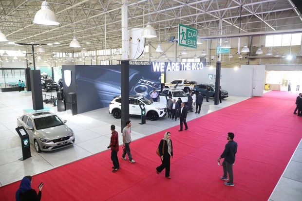 به گزارش گام اقتصادی به نقل از ایکوپرس- این رویداد فرصتی ارزشمند برای بازدید علاقه‌مندان صنعت خودرو از مجموعه محصولات سواری و تجاری ایران‌خودرو به شمار می‌رود. در مراسم افتتاحیه، مقامات استانی و مدیران ارشد صنعت خودرو از غرفه ایران‌خودرو در سالن شهریار نمایشگاه بین‌المللی تبریز بازدید کردند.