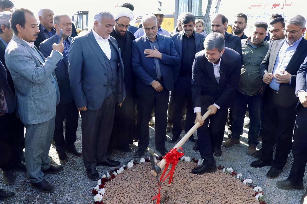 به گزارش گام اقتصادی: در آیین افتتاح یکی از این طرح‌ها، اکبر پولادی تعبیر جالبی درباره نحوه فعالیت استاندار اصفهان به کار برد و گفت: «جمالی‌نژاد با اقدامات شبانه‌روزی خود خواب را از چشمان مدیران ربوده است!»