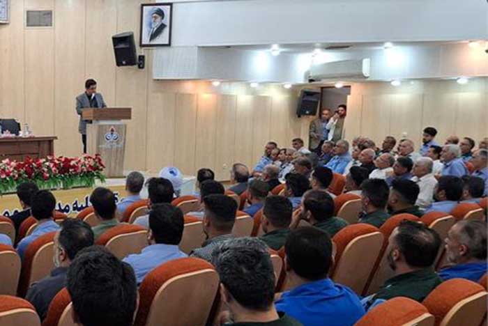 به گزارش گام اقتصادی به نقل از روابط‌عمومی و امور بین‌الملل پتروشیمی امیرکبیر، شرکت‌کنندگان در نشست صمیمی سرپرست شرکت با پرسنل ایثارگر، ضمن آشنایی با مفاد بخشنامه ابلاغی مدیرعامل وقت سازمان تامین اجتماعی، با متن قانون مصوب ابلاغی به شرکت‌ها نیز آشنا شده و بندهای مختلف آن را مورد بررسی قرار دادند.