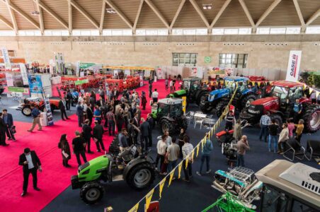 به گزارش گام اقتصادی به نقل ا ایلنا، مسعود سلیمانی،  دبیر انجمن صنفی تأمین و بسته‌بندی آجیل، خشکبار و ادویه ایران در حاشیه   نخستین مجمع سالانه این انجمن در خصوص جزئیات آن اظهار کرد: انجمن خشکبار و ادویه ایران در شهریورماه ۱۴۰۳ تأسیس شد و امروز نخستین مجمع رسمی خود را با حضور اعضاء، هیئت‌مدیره و نماینده وزارت تعاون، کار و رفاه اجتماعی برگزار کرد، که این جلسه  نتایج خوبی به همراه داشت.