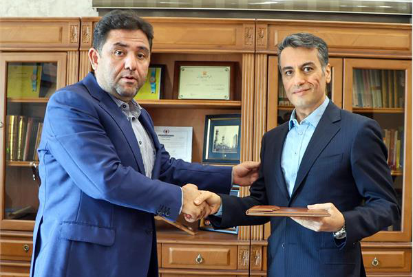 به گزارش گام اقتصادی به نقل از روابط عمومی و امور بین‌الملل پتروشیمی امیرکبیر، علی حیاتی سرپرست و عضو هیأت‌مدیره این شرکت، در حکمی «علی پورمحمود بابلی» را به‌عنوان «سرپرست مدیریت بازاریابی و فروش پتروشیمی امیرکبیر»، منصوب کرد.