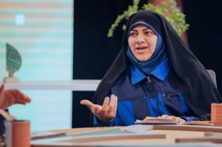 به گزارش گام اقتصادی، سمیه گلپور، رئیس کانون عالی انجمن‌های صنفی کارگران با اشاره به تاخیر در پرداخت حق بیمه کارگران گفت: در شرایطی که خانواده‌های کارگری باید با ۱۵ میلیون تومان در یک ماه زندگی کنند، چگونه می‌توان انتظار داشت هزینه‌ی مسکن، درمان، آموزش، حمل‌ونقل و معیشت روزمره را بپردازند. در بسیاری از کارخانه‌ها، به دلیل بدهی کارفرما، حق بیمه‌ تامین اجتماعی کارگران با تاخیر واریز می‌شود و کارگر ناچار است برای درمان خود بیمه‌ سلامت بگیرد.