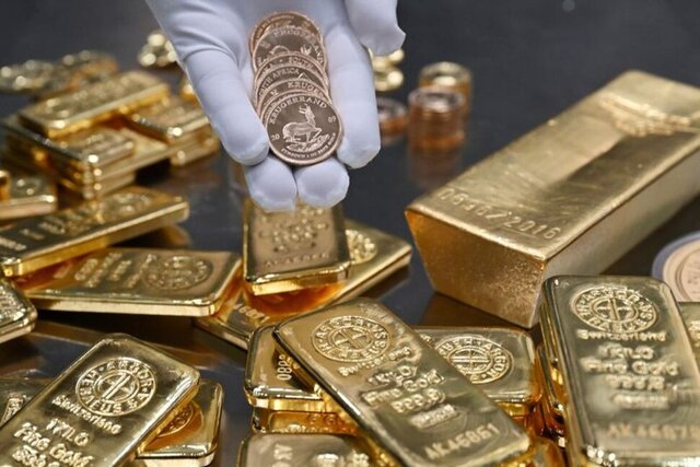 به گزارش گام اقتصادی به نقل از ایسنا، بهای هر اونس طلا برای تحویل فوری، کاهش بیش از یک درصدی در اوایل معاملات را معکوس کرد و در ۴۰۸۶ دلار و ۵۷ سنت ثابت ایستاد. بهای هر اونس طلا در بازار معاملات آتی آمریکا برای تحویل در دسامبر، با ۰.۵ درصد افزایش، در ۴۰۷۹ دلار و ۵۰ سنت بسته شد.