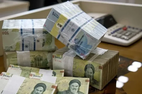 به گزارش گام اقتصادی، رضا سپهوند عضو هیات رئیسه کمیسیون انرژی مجلس شورای اسلامی در خصوص عملکرد بانک ها در اعطای وام اشتغال، گفت: مبلغ مصوب 200 میلیون تومانی برای وام اشتغال، در مقایسه با روند صعودی تورم در یک سال گذشته، رقمی بسیار ناچیز تلقی می‌شود.