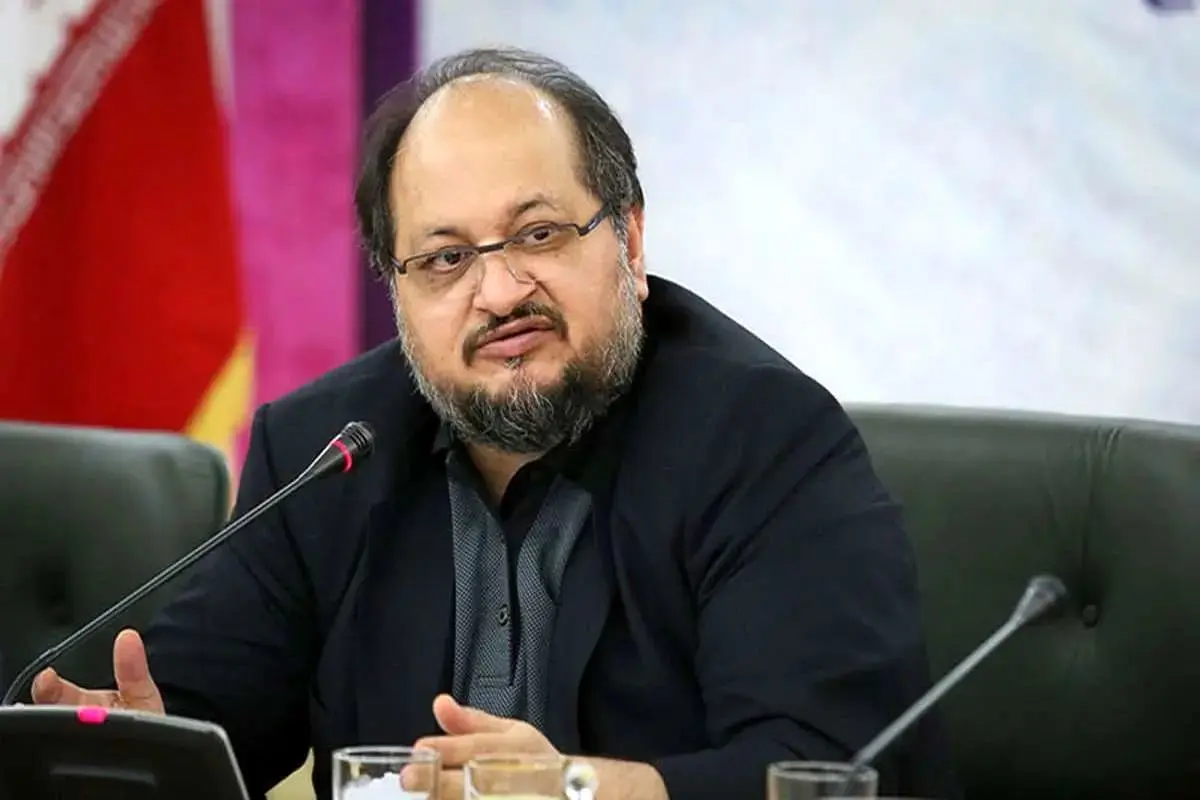 به گزارش گام اقتصادی به نقل از تسنیم، محمد شریعتمداری، مدیرعامل شرکت صنایع پتروشیمی خلیج فارس در آیین پایانی همایش پتروفن 1404 اظهار داشت: همایش پتروفن دیگر رویکردی درون‌سازمانی ندارد و امیدوارم بتوانیم رویدادی با انعکاس دقیق نیازهای کشور داشته باشیم و شرکت‌های دانش‌بنیان و مدیران دیگر شرکت‌ها و هلدینگ‌ها را در کنار هم قرار دهیم.