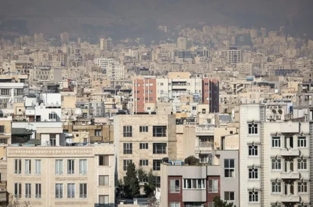 به گزارش گام اقتصادی به نقل از تولیدگران کارآفرین: بیتا پورباقی| به اعتقاد برخی از کارشناسان بازار مسکن این روزها به مرحله «اَبرچالش» رسیده است، شرایطی که حتی مجتبی یوسفی، عضو کمیسیون عمران مجلس در توصیف آن معتقد است؛ حتی اجاره مسکن برای بسیاری از خانوارها تبدیل به آرزویی دور از دسترس شده است.