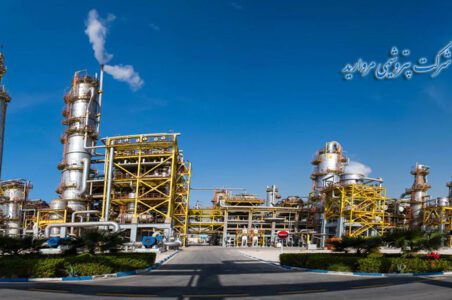 به گزارش گام اقتصادی به نقل از روابط عمومی و امور فرهنگی پتروشیمی مروارید؛ درآمدهای عملیاتی شرکت با رشد ۳۱ درصدی از ۸۴,۷۰۰ میلیارد ریال در شش ماه سال گذشته به ۱۱۱,۴۶۰ میلیارد ریال در نیمه نخست سال جاری رسیده است. این افزایش، بیانگر پایداری تولید و مدیریت موفق در بازار فروش است.