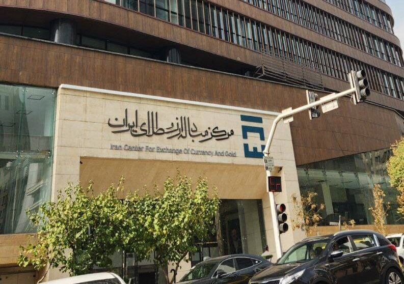 به گزارش گام اقتصادی به نقل از تسنیم؛ مرکز مبادله ارزی اعلام کرد: هفتمین اوراق مرابحه ارزی مربوط به شرکت‌ پتروشیمی بندرامام به ارزش 70 میلیون دلار از روز سه شنبه 18 آذرماه سال جاری در مرکز مبادله ارز و طلای ایران عرضه می‌شود. این اوراق ارزی اولین نوع از اوراق ارزی است که فرایند عرضه آن با مشارکت بانک تجارت (به‌عنوان ضامن، عامل و متعهد پذیره‌نویس) انجام می‌شود. همچنین اوراق مرابحه ارزی شرکت پتروشیمی بندرامام اولین اوراق ارزی با ارز پایه «دلار» است که در مرکز مبادله ایران منتشر می شود.