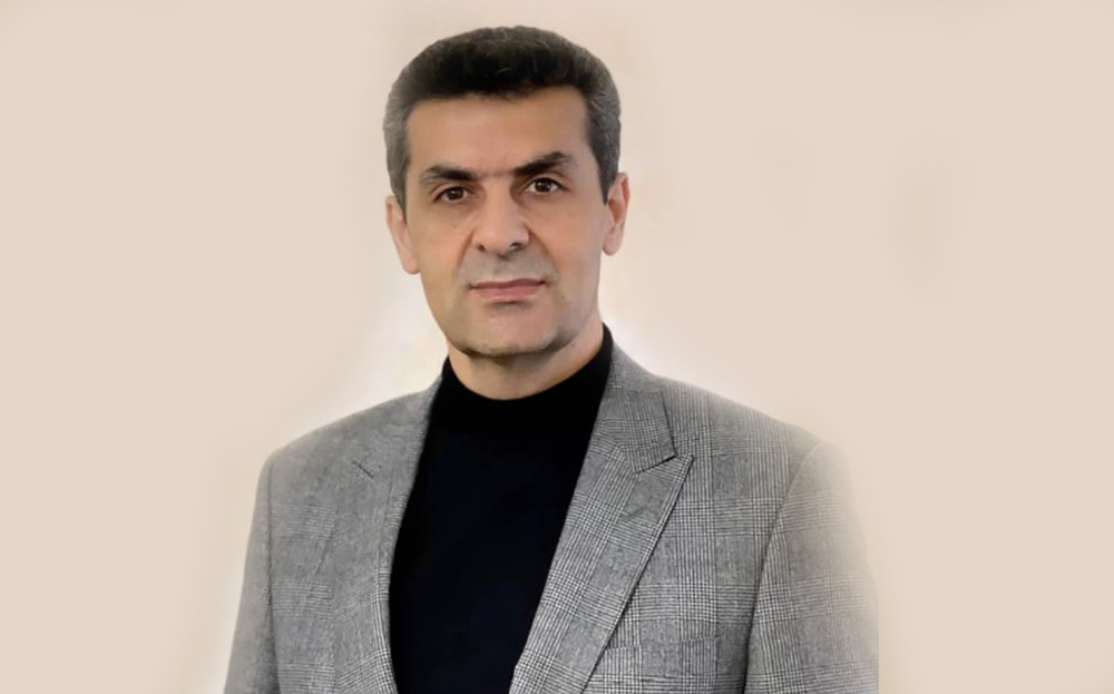 به گزاش گام اقتصادی: این شیوه حمل‌و‌نقل، به عنوان اصلی‌ترین روش جابجایی کالا و مسافر در داخل کشور، نقش حیاتی در تأمین نیازهای اساسی جامعه، توزیع عادلانه ثروت و رونق کسب‌وکارهای کوچک و متوسط دارد. توسعه و بهسازی زیرساخت‌های جاده‌ای، نوسازی ناوگان حمل و نقل و ارتقای ایمنی جاده‌ها، از جمله اولویت‌های اساسی برای دستیابی به توسعه پایدار و افزایش رفاه اجتماعی است.