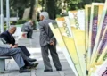 خلف وعده در واریز عیدی با حقوق بهمن بازنشستگان کشوری