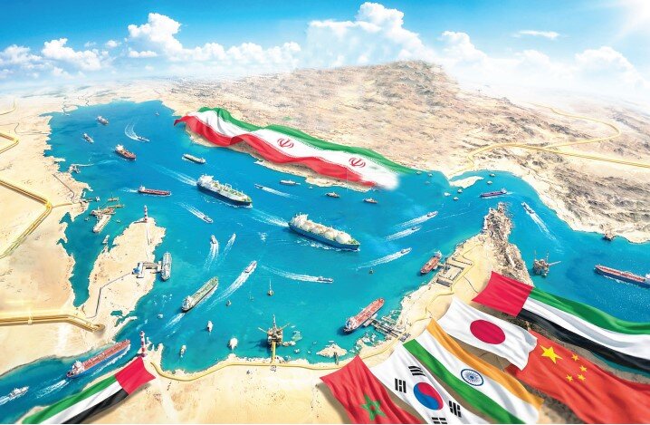 به گزارش گام اقتصادی به نقل از مانا، مهسا رسولی: بر اساس گزارش «لویدز لیست»، افزایش تنش‌ها در تنگه هرمز، یکی از مهم‌ترین مسیرهای انتقال نفت و کالا در جهان، نگرانی‌ها درباره آسیب‌پذیری زنجیره تجارت دریایی جهانی را وارد مرحله تازه‌ای کرده است؛ جایی که به گفته تحلیلگران، حتی بدون بسته شدن رسمی مسیر، هزینه‌های امنیتی و بیمه‌ای می‌تواند عملاً جریان تجارت را مختل کند.