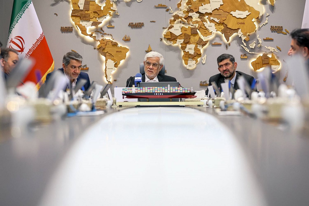به گزارش گام اقتصادی، معاون اول رئیس‌جمهور در ادامه بازدید‌های میدانی از دستگاه‌های اجرایی، با حضور در شرکت ملی صنایع پتروشیمی، گروه کشتیرانی جمهوری اسلامی ایران و سازمان غذا و دارو، ضمن بررسی روند بازسازی و مدیریت شرایط پس از جنگ رمضان، بر بهسازی صنایع آسیب‌دیده، تقویت زیرساخت‌های راهبردی و رفع موانع حوزه سلامت تأکید کرد.