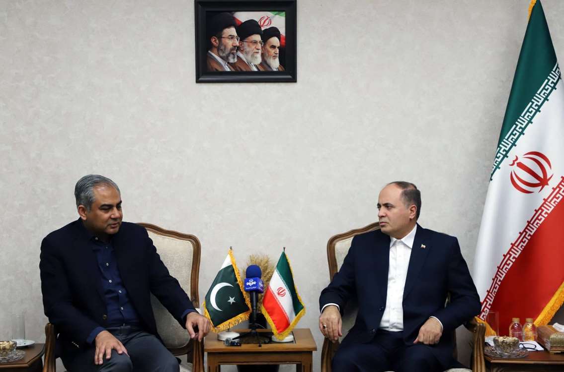 به گزارش گام اقتصادی به نقل از وزارت جهاد کشاورزی، غلامرضا نوری روز جمعه - اول خرداد - در دیدار سیدمحسن نقوی وزیر کشور پاکستان، گفت: ملت ایران و پاکستان دارای فرهنگی غنی و روابط دوستی تاریخی و عمیق هستند و روابط دولت‌های دو کشور برادر و همسایه در ادوار و در بخش‌های مختلف همواره بر مبنای همکاری نزدیک و راهبردی استوار بوده است.