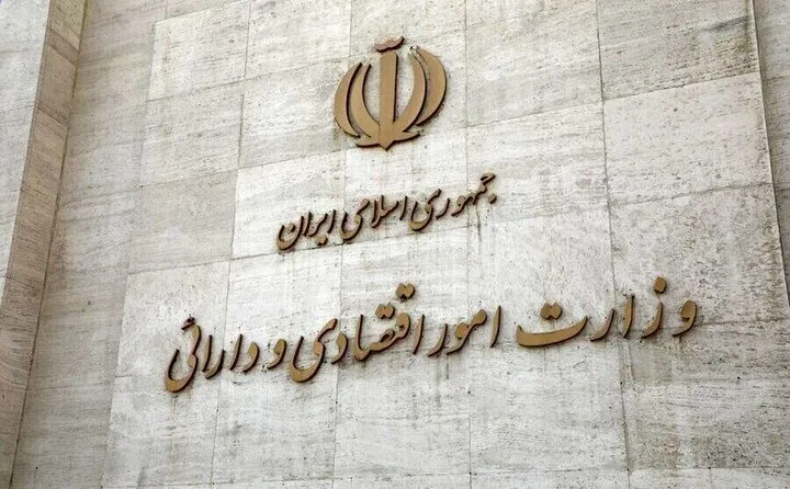 به گزارش گام اقتصادی به نقل از وزارت امور اقتصادی و دارایی، پس از بروز شرایط اضطرار ناشی از جنگ تحمیلی و تأثیر آن بر فعالیت بسیاری از بنگاه‌های اقتصادی کشور، حفظ اشتغال موجود و جلوگیری از کاهش نیروی کار به یکی از اولویت‌های اصلی دولت تبدیل شد. در همین راستا و بر اساس مصوبات شورای عالی امنیت ملی و کارگروه اقتصادی دولت، وزارت امور اقتصادی و دارایی مأمور شد سازوکار اجرایی حمایت از اشتغال بنگاه‌های اقتصادی آسیب‌دیده را در کوتاه‌ترین زمان ممکن طراحی و اجرا کند.