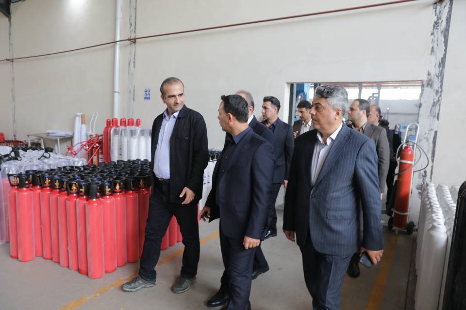 به گزارش گام اقتصادی به نقل از روابط عمومی و امور بین‌الملل سازمان منطقه آزاد انزلی، این بازدید میدانی با هدف پایش مستقیم فرآیندهای تولید، ارزیابی وضعیت زیرساخت‌ها و تسریع در ارائه خدمات حاکمیتی به سرمایه‌گذاران محدوده الحاقی شهرک صنعتی سفیدرود انجام شد.